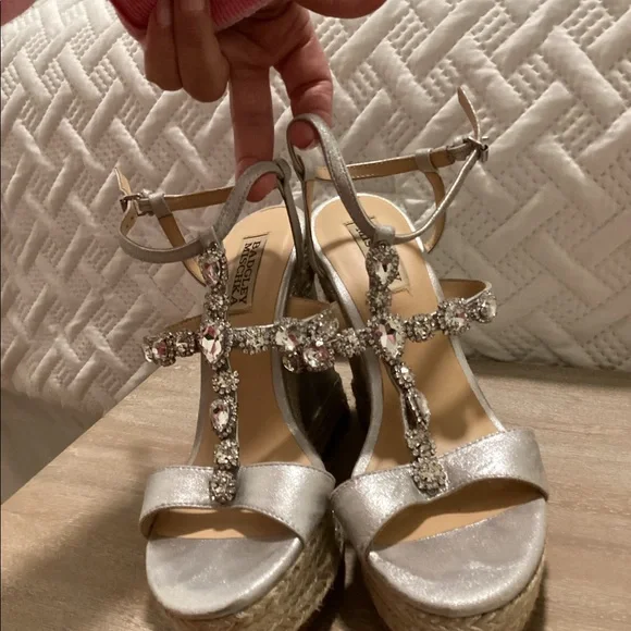 Badgley Mischka Wedges. - Picture 1 of 7
